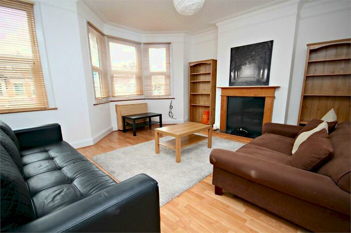 2 Bedroom Flat To Rent In Kings Road, Willesden, London, NW10