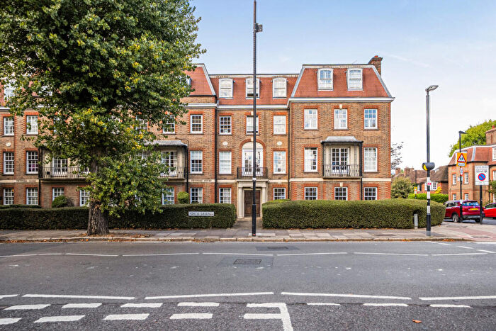 3 Bedroom Flat For Sale In Fortis Green, London, N10