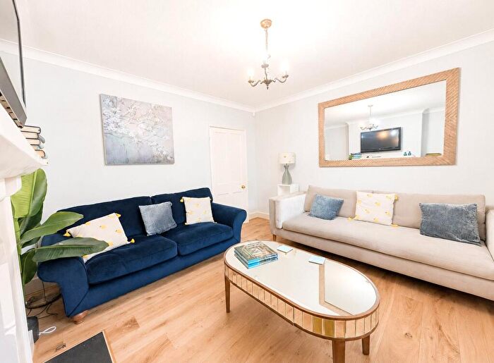 4 Bedroom House To Rent In High Street, Eton, Windsor, SL4