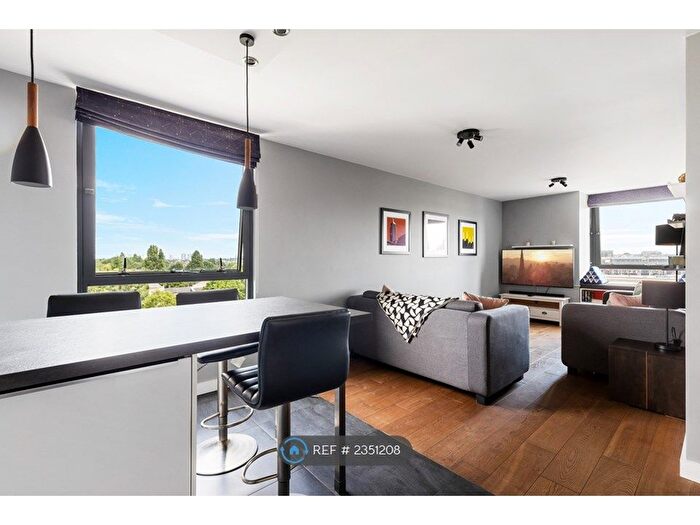 2 Bedroom Flat To Rent In Bramlands Close, London, SW11