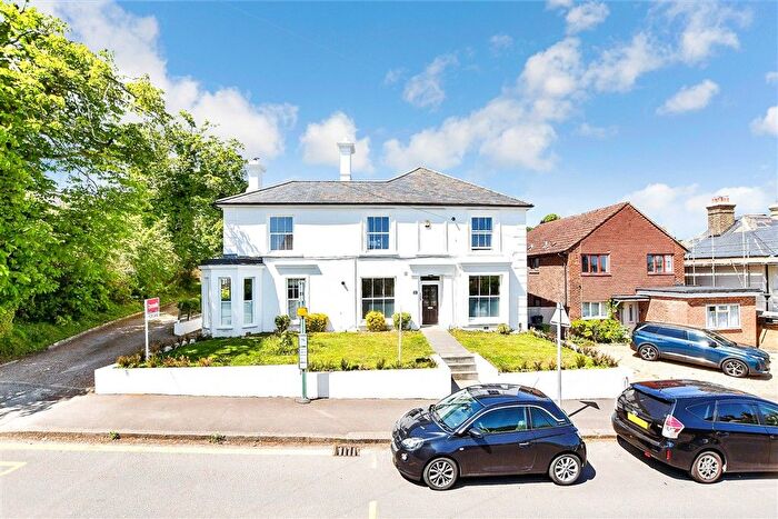 2 Bedroom Flat For Sale In Woodlands Road, Redhill, Surrey, RH1