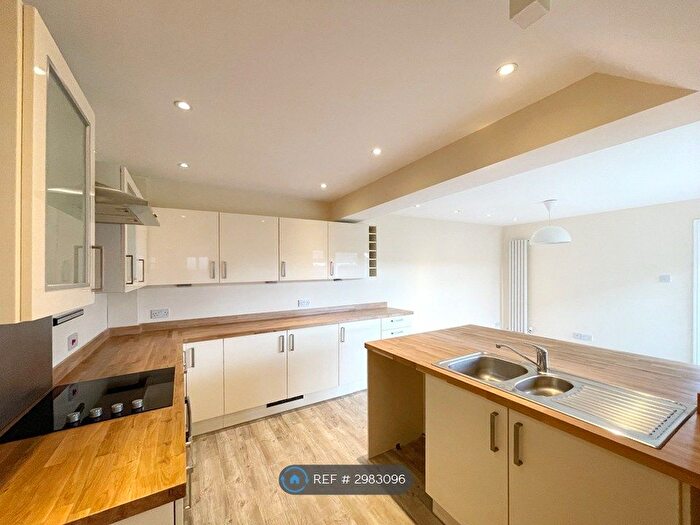 4 Bedroom Semi Detached House To Rent In Green Park Road, Norwich, NR10