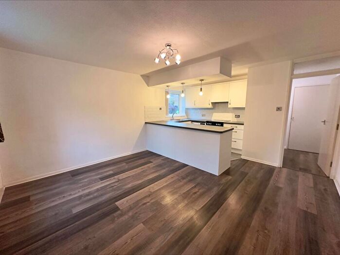 1 Bedroom Flat To Rent In Lake Drive, Peacehaven, BN10