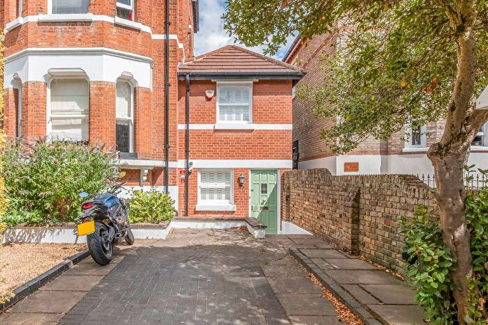 2 Bedroom Detached House For Sale In Colinette Road, London, SW15