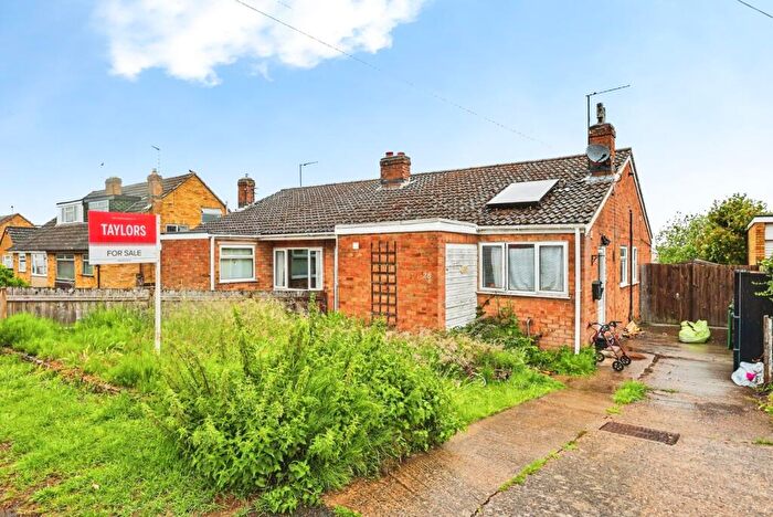 3 Bedroom Bungalow For Sale In Orchard Way, Northampton, Northamptonshire, NN7