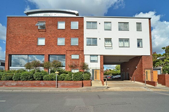 1 Bedroom Flat To Rent In Kinsheron Place, East Molesey, KT8