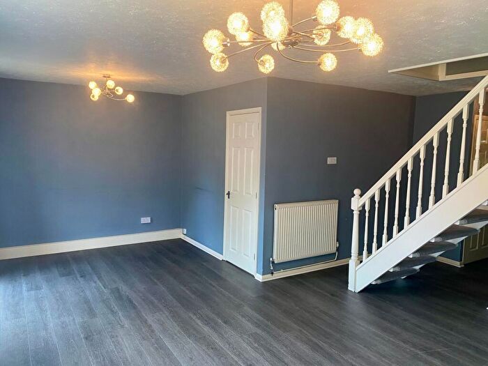 4 Bedroom Terraced House To Rent In Grove Park Road, Woodside, LU1