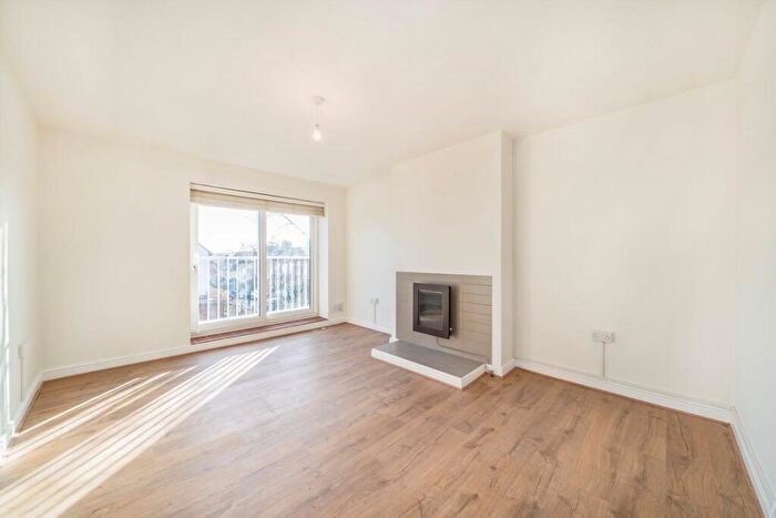 3 Bedroom Maisonette To Rent In Lamberhurst Road, West Norwood, SE27