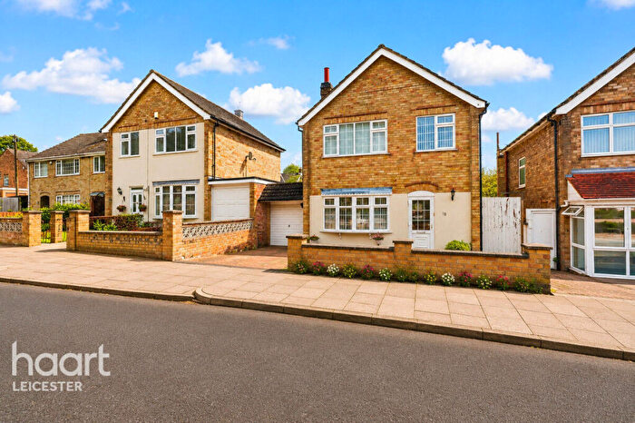 3 Bedroom Detached House For Sale In St Helens Drive, Leicester, LE4