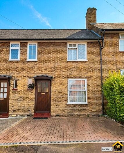 3 Bedroom Terraced House To Rent In Blanchland Road, Morden, Surreny, SM4