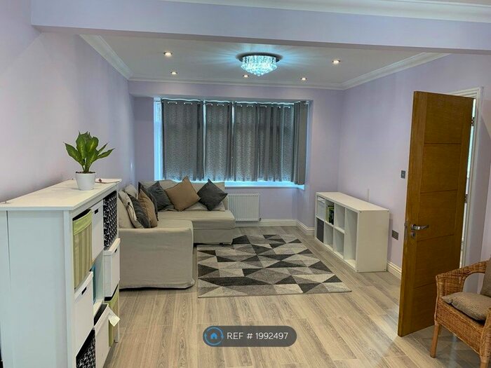 3 Bedroom Semi-Detached House To Rent In Twyford Road, Harrow, HA2