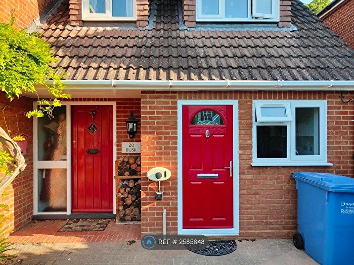 Studio To Rent In Napoleon Avenue, Farnborough, GU14