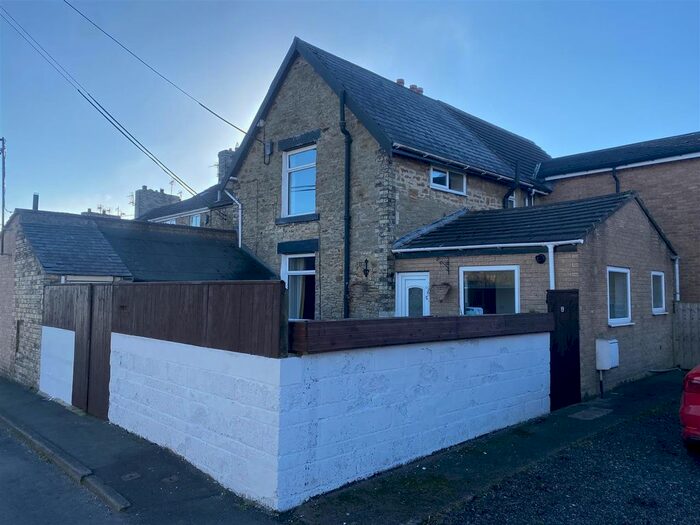 2 Bedroom End Of Terrace House To Rent In Dale Terrace, Roddymoor, Crook DL15