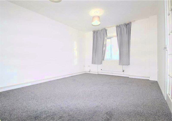 1 Bedroom Property To Rent In Chase Road, Southgate, N14