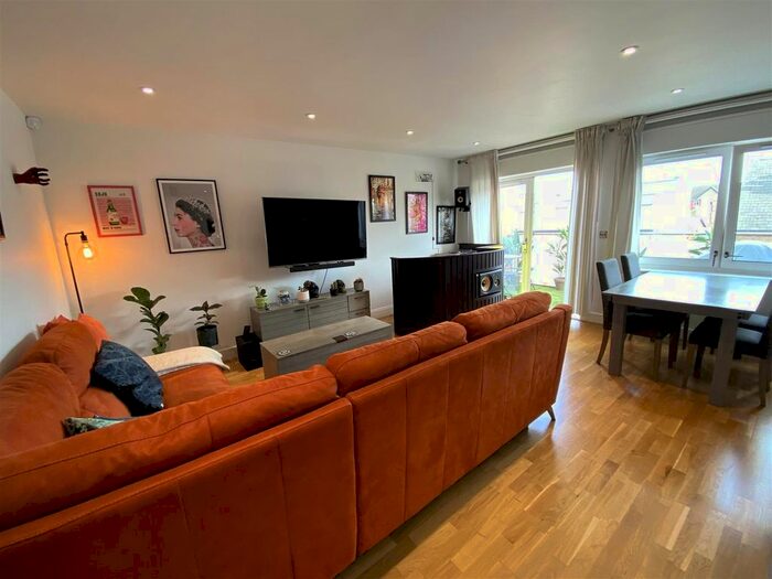 2 Bedroom Flat To Rent In Hartfield Road, London, SW19