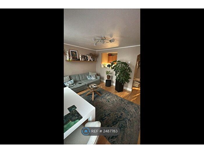 2 Bedroom Flat To Rent In Mitcham Road, Croydon, CR0