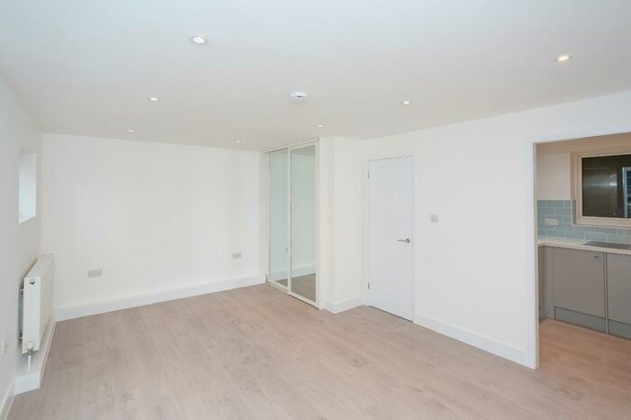 Studio To Rent In The Square, Marlowes, Hemel Hempstead, Hertfordshire, HP1