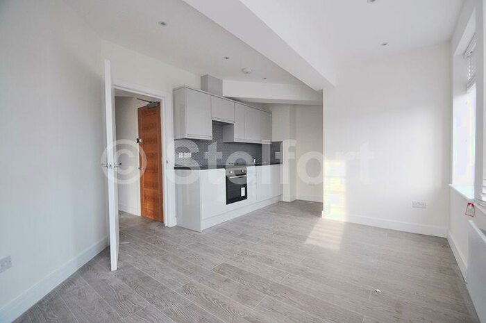 2 Bedroom Apartment To Rent In Court Road, London, SE9
