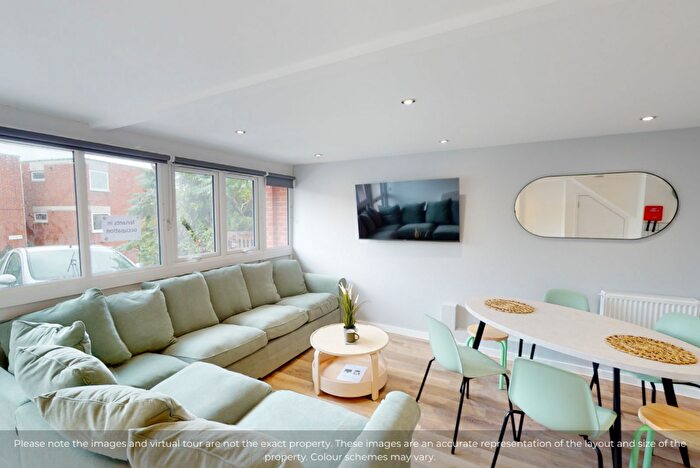 6 Bedroom House To Rent In Yew Tree Close, EX4