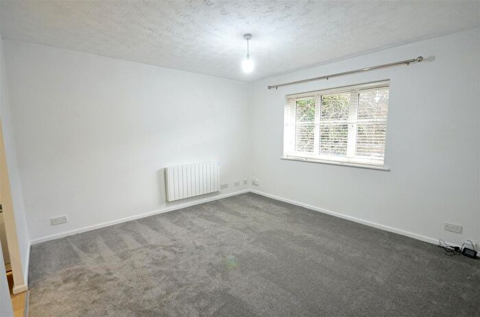 2 Bedroom Flat To Rent In Gade Close, Rickmansworth Road, Watford, WD18