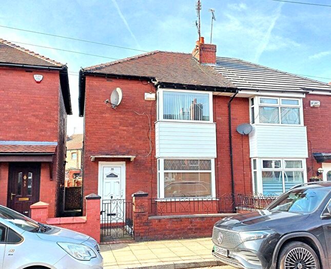 4 Bedroom Semi-Detached House For Sale In Crescent Road, Stockport, SK1