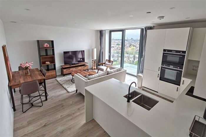 2 Bedroom Flat To Rent In Willowbrook House, Coster Avenue, N4