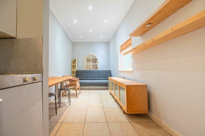 Studio To Rent In Ridge Hill, Golders Green, London, NW11