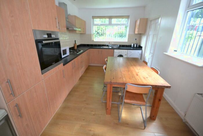 5 Bedroom Detached House To Rent In Lenton Boulevard, Lenton, Nottingham, NG7