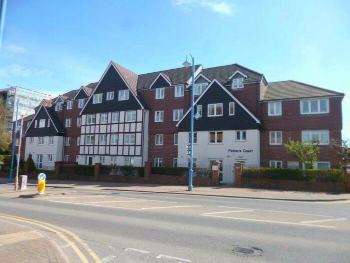 1 Bedroom Flat To Rent In Darkes Lane, Potters Bar, Hertfordshire, EN6