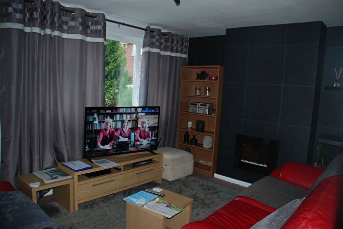 2 Bedroom Semi-Detached House To Rent In Heddington Close, Leicester, LE2