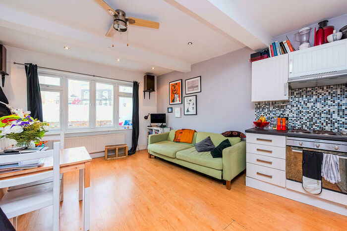 1 Bedroom Apartment To Rent In Well Street, Hackney, E9