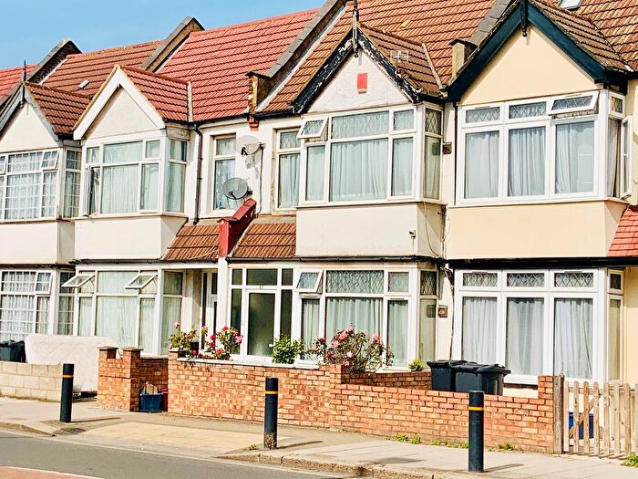 3 Bedroom Terraced House To Rent In Hounslow, Middlesex, TW3