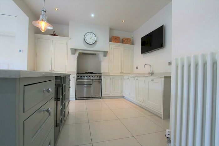 4 Bedroom Detached House To Rent In North Road, West Bridgford, NG2