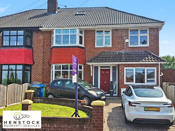 6 Bedroom Semi-Detached House For Sale In Malvern Road, Alkrington, Middleton, Manchester, M24