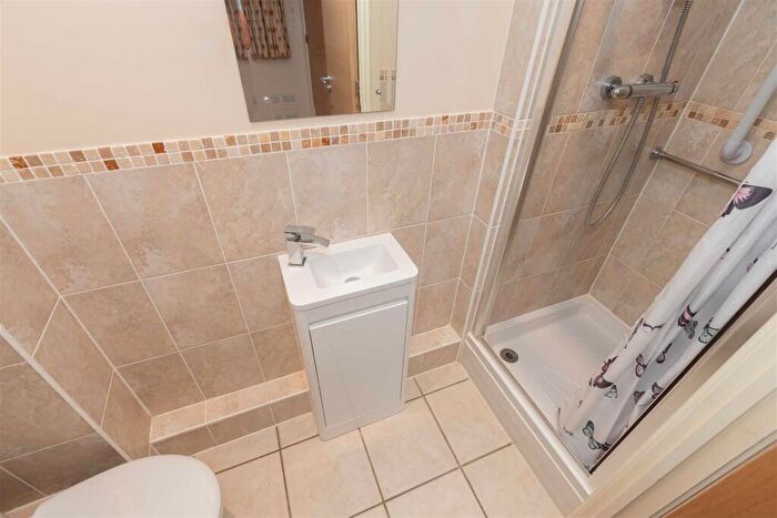 2 Bedroom Bungalow For Sale In Mill Road, Worthing, BN11