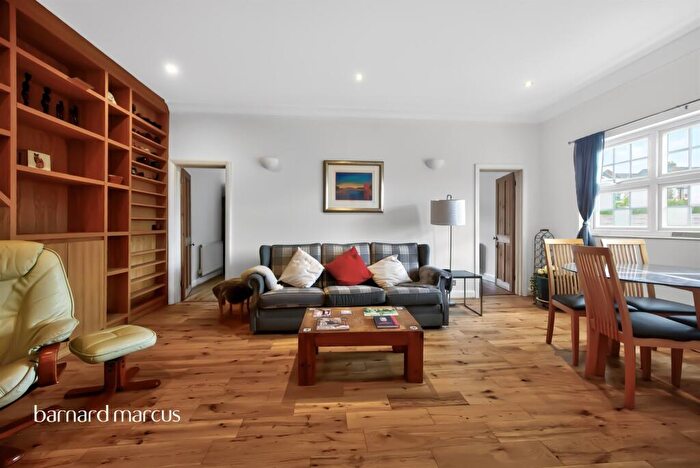 3 Bedroom Maisonette For Sale In North Worple Way, Mortlake, London, SW14