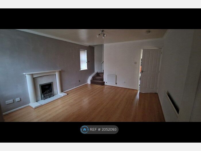 2 Bedroom Semi-Detached House To Rent In Sandpiper Drive, Hull, HU4