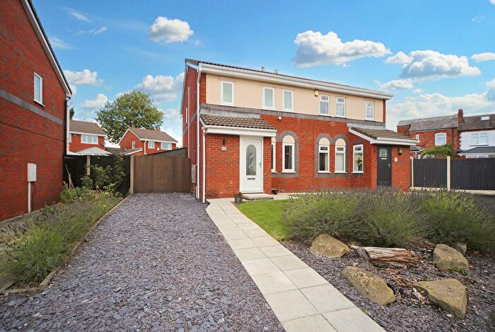 3 Bedroom Semi-Detached House For Sale In Thistledown Close, Wigan, WN6