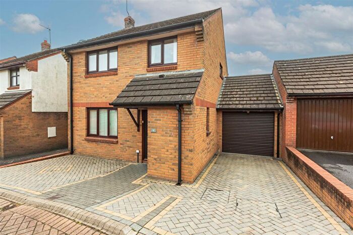 3 Bedroom Link Detached House For Sale In Clos Cefn Brith, Havard Road, Llanelli, SA14