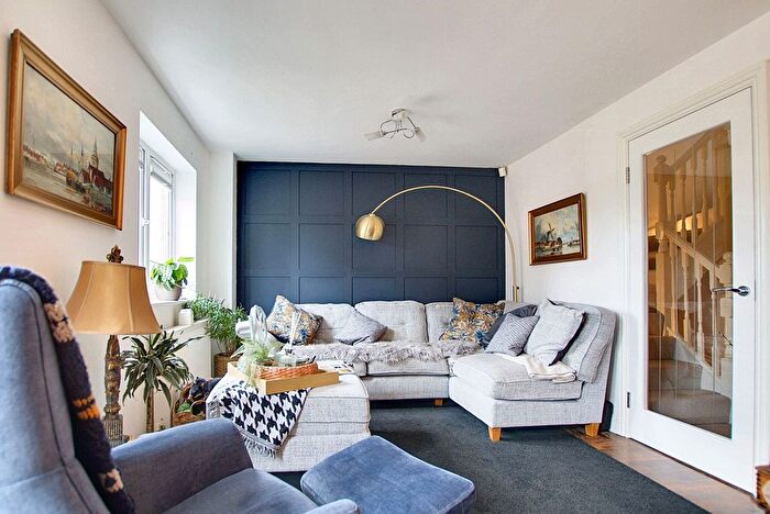 3 Bedroom Terraced House For Sale In Scholars Walk, Leicester, LE2