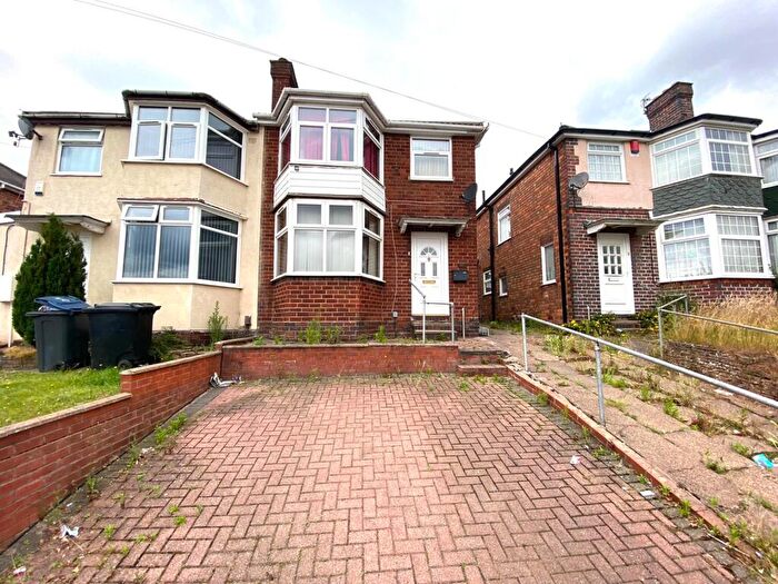 3 Bedroom Semi Detached House To Rent In Chipperfield Road, Hodge Hill, B36