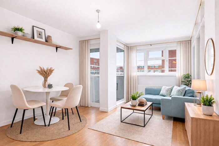 1 Bedroom Flat For Sale In Weymouth Terrace, Shaftesbury Estate, London, E2