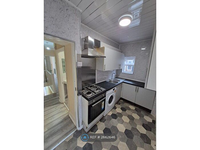 3 Bedroom Flat To Rent In Dersingham Avenue, East Ham, E12