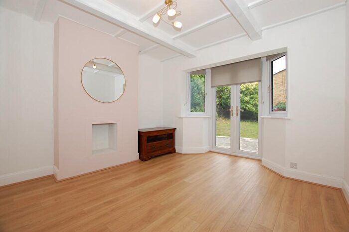 4 Bedroom Semi-Detached House To Rent In Winchester Road, Bromley, BR2