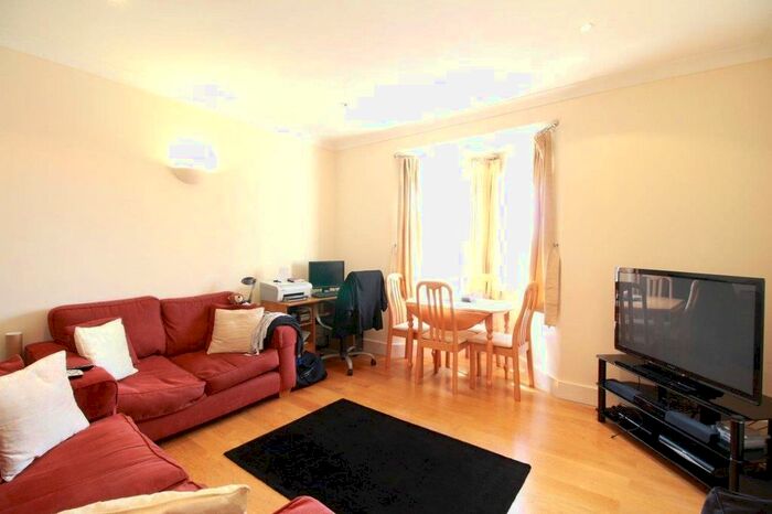 2 Bedroom Flat To Rent In Stag Court, Leslie Road, East Finchley, London N2