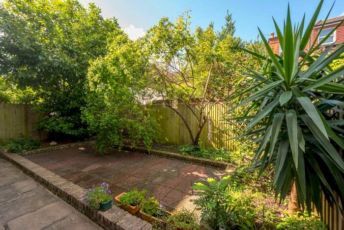 2 Bedroom Flat To Rent In Riverview Gardens, Castelnau, London, SW13