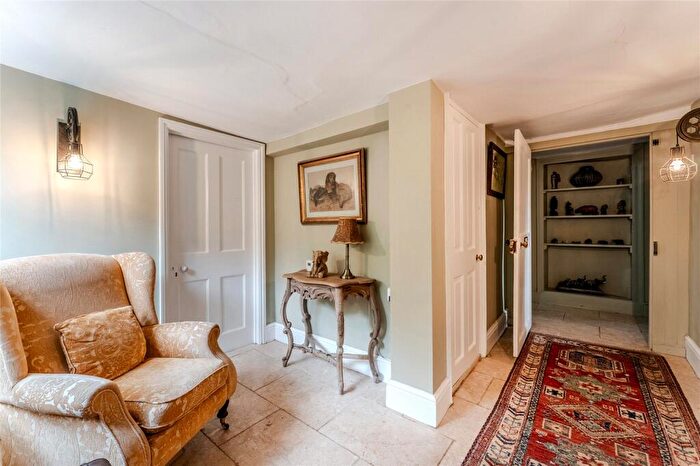 6 Bedroom Semi-Detached House For Sale In Mill Lane, Islip, Northamptonshire, NN14