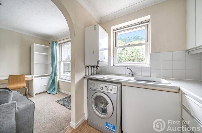 Studio For Sale In Warren Down, Bracknell, Berkshire, RG42