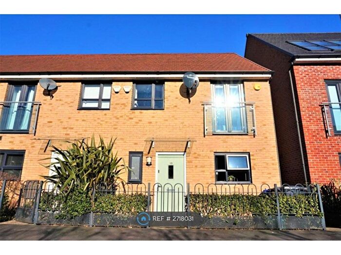 3 Bedroom End Terrace House To Rent In Hatton Gardens, Salford, M7