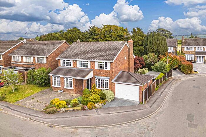 5 Bedroom Detached House For Sale In Yew Tree Close, Eaton Bray, Central Bedfordshire, LU6